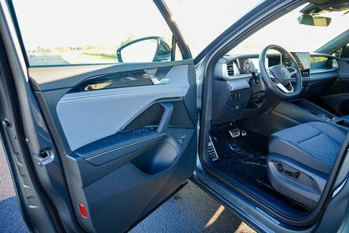 2025 Volkswagen Tiguan 2.0T SE R-Line Black