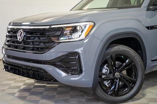 2025 Volkswagen Atlas Cross Sport 2.0T SEL R-Line Black