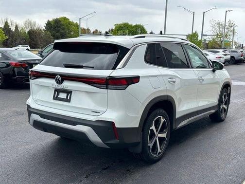 Pure White 2025 Volkswagen Tiguan 2.0T SE