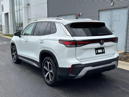 Pure White 2025 Volkswagen Tiguan 2.0T SE