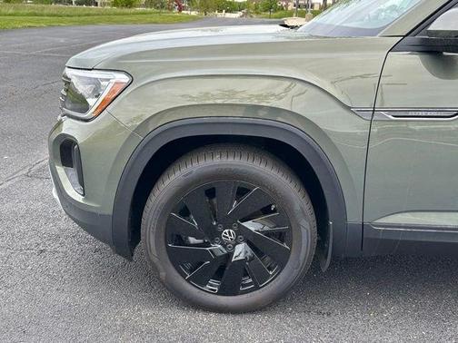 Avocado Green Pearl 2026 Volkswagen Atlas Cross Sport 2.0T SE W/TECHNOLOGY