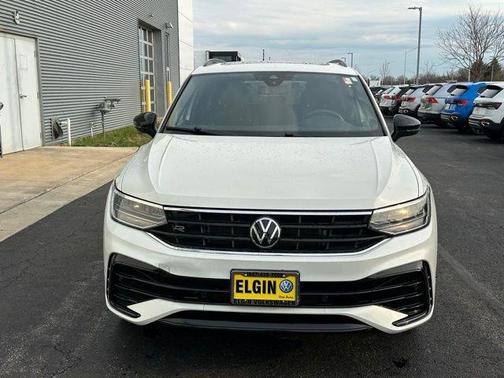 Oryx White Pearl Effect 2022 Volkswagen Tiguan 2.0T SE R-Line Black