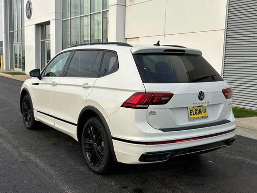 Oryx White Pearl Effect 2022 Volkswagen Tiguan 2.0T SE R-Line Black