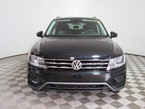 Photo 2 of 20 of 2021 Volkswagen Tiguan 2.0T SE