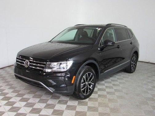 Photo 3 of 20 of 2021 Volkswagen Tiguan 2.0T SE