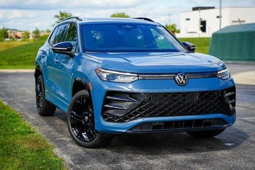 2025 Volkswagen Tiguan 2.0T SE R-Line Black