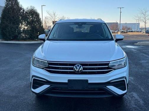 Opal White Pearl Effect 2023 Volkswagen Tiguan 2.0T SE