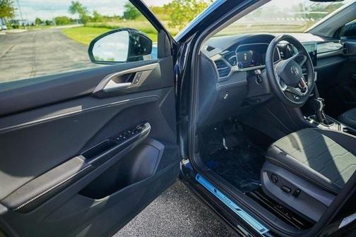 2025 Volkswagen Taos 1.5T SE Black