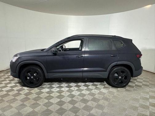 2025 Volkswagen Taos 1.5T SE Black