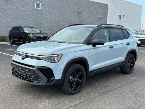 Monument Gray W/Deep Black Roof 2026 Volkswagen Taos 1.5T SE Black
