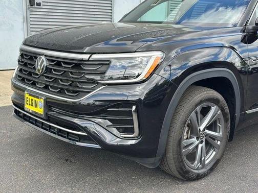 Deep Black Pearl Effect 2024 Volkswagen Atlas Cross Sport 2.0T SEL R-Line