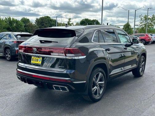 Deep Black Pearl Effect 2024 Volkswagen Atlas Cross Sport 2.0T SEL R-Line
