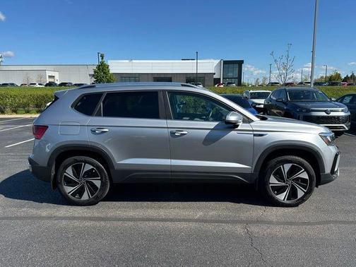 Pyrite Silver Metallic 2024 Volkswagen Taos 1.5T SE