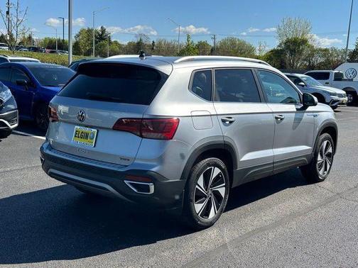 Pyrite Silver Metallic 2024 Volkswagen Taos 1.5T SE