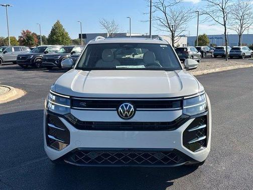 Beige 2027 Volkswagen Atlas SEL R-Line