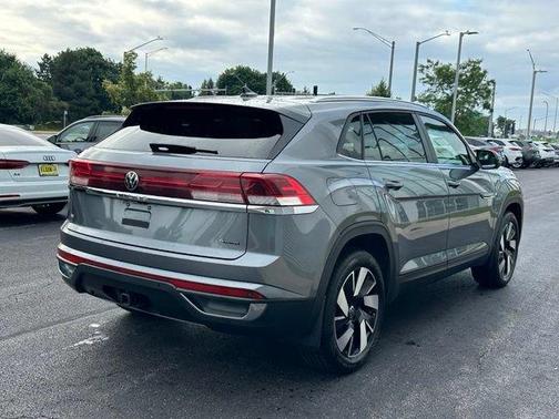 Platinum Gray Metallic 2024 Volkswagen Atlas Cross Sport 2.0T SE w/Technology