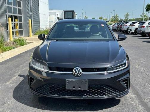 Deep Black Pearl Effect 2025 Volkswagen Jetta 1.5T Sport