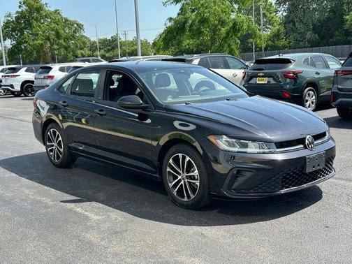 Deep Black Pearl Effect 2025 Volkswagen Jetta 1.5T Sport