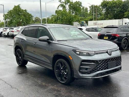 Platinum Gray Metallic 2025 Volkswagen Tiguan 2.0T SE R-Line Black