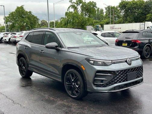 Platinum Gray Metallic 2025 Volkswagen Tiguan 2.0T SE R-Line Black
