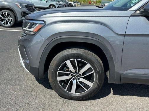 Platinum Gray Metallic 2023 Volkswagen Atlas 2.0T SE