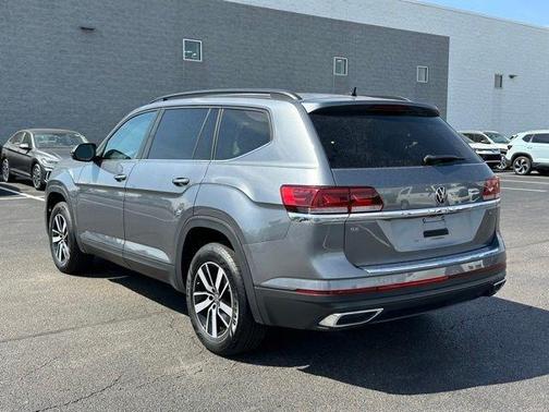 Platinum Gray Metallic 2023 Volkswagen Atlas 2.0T SE