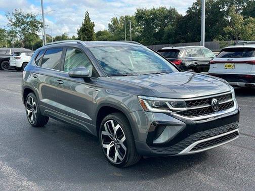 Platinum Gray Metallic 2023 Volkswagen Taos 1.5T SEL