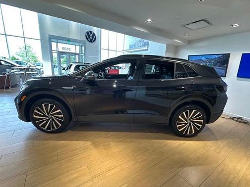 Deep Black Pearl Effect 2025 Volkswagen ID.4 Pro