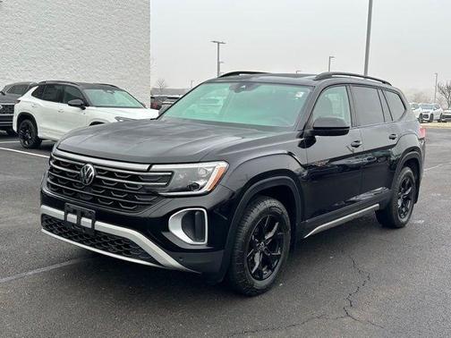 2024 Volkswagen Atlas 2.0T Peak Edition SE w/Technology