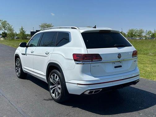 Oryx White Pearl Effect 2022 Volkswagen Atlas 3.6L SEL Premium R-Line