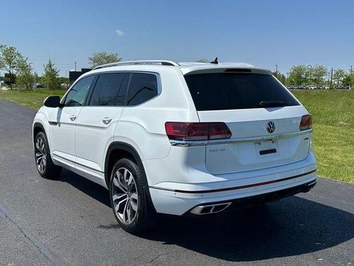 Oryx White Pearl Effect 2022 Volkswagen Atlas 3.6L SEL Premium R-Line