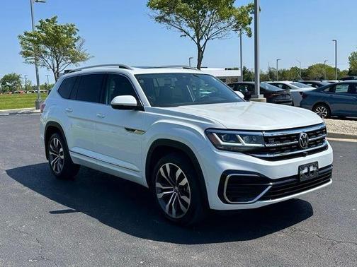 Oryx White Pearl Effect 2022 Volkswagen Atlas 3.6L SEL Premium R-Line