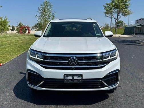 Oryx White Pearl Effect 2022 Volkswagen Atlas 3.6L SEL Premium R-Line