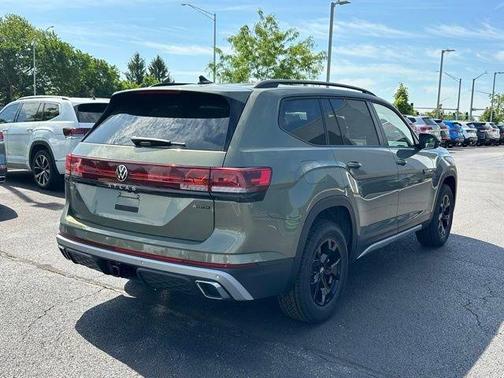 Green 2026 Volkswagen Atlas 2.0T Peak Edition