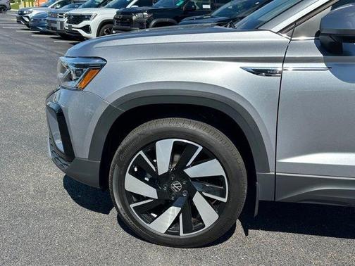Pyrite Silver Metallic 2024 Volkswagen Taos 1.5T SEL