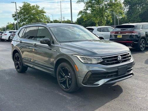 Platinum Gray Metallic 2023 Volkswagen Tiguan 2.0T SE R-Line Black
