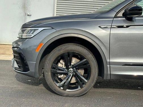 Platinum Gray Metallic 2023 Volkswagen Tiguan 2.0T SE R-Line Black