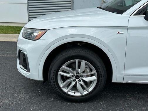 Glacier White Metallic 2023 Audi Q5 45 S line quattro Premium