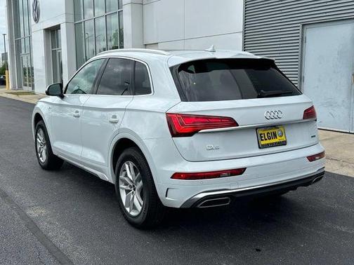 Glacier White Metallic 2023 Audi Q5 45 S line quattro Premium