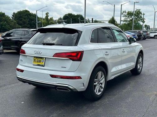 Glacier White Metallic 2023 Audi Q5 45 S line quattro Premium
