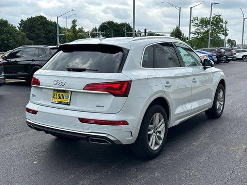 Glacier White Metallic 2023 Audi Q5 45 S line quattro Premium