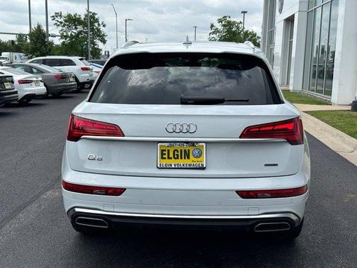 Glacier White Metallic 2023 Audi Q5 45 S line quattro Premium