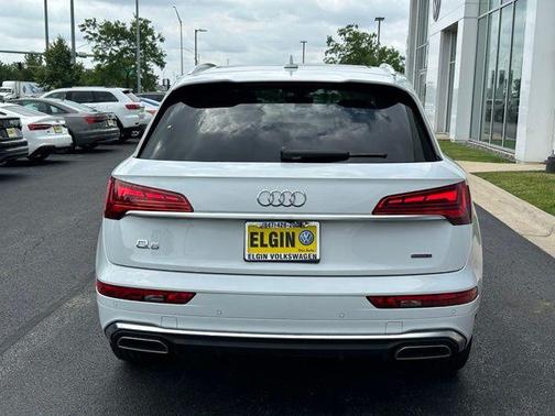Glacier White Metallic 2023 Audi Q5 45 S line quattro Premium