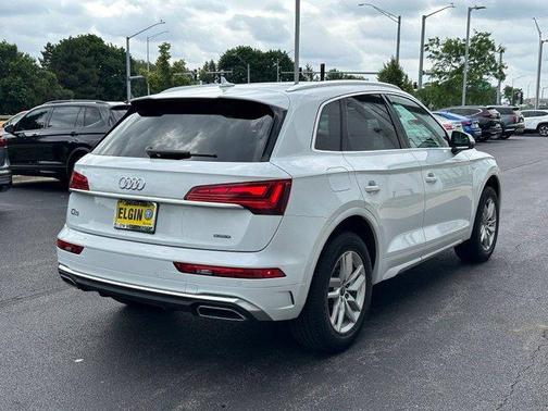 Glacier White Metallic 2023 Audi Q5 45 S line quattro Premium