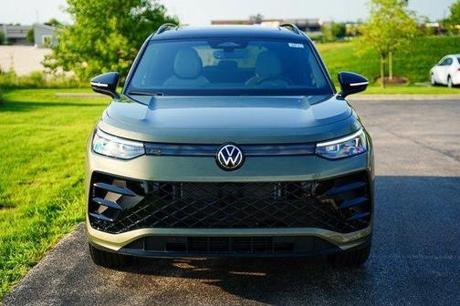 2025 Volkswagen Tiguan 2.0T SE R-Line Black
