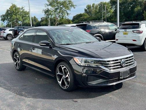 Deep Black Pearl Effect 2021 Volkswagen Passat 2.0T R-Line