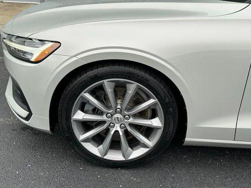 Birch Light Metallic 2020 Volvo S60 T6 Momentum