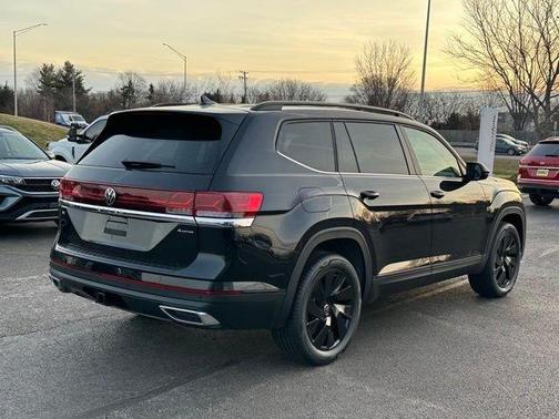 Deep Black Pearl Effect 2026 Volkswagen Atlas 2.0T SE W/TECHNOLOGY