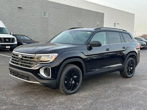 Deep Black Pearl Effect 2026 Volkswagen Atlas 2.0T SE W/TECHNOLOGY
