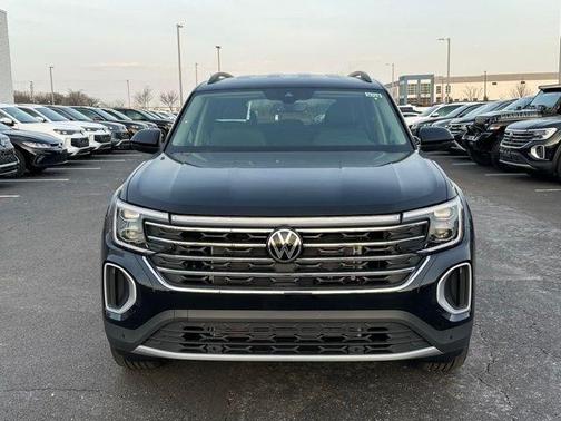 Deep Black Pearl Effect 2026 Volkswagen Atlas 2.0T SE W/TECHNOLOGY